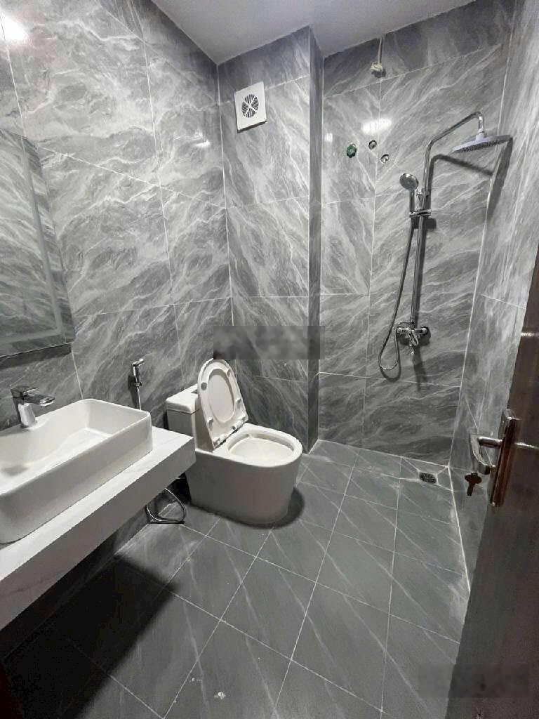 Nhà đẹp Thạch Bàn Long Biên- Gần AEON MALL- Cách Cầu Vĩnh Tuy 2km- 5 tầng đẹp- 30m2- 6.65 tỷ