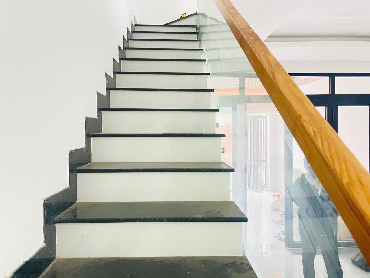 Nhà 2 tầng đường 16 linh đông,đường 6m,cách phạm văn đồng chỉ 500m