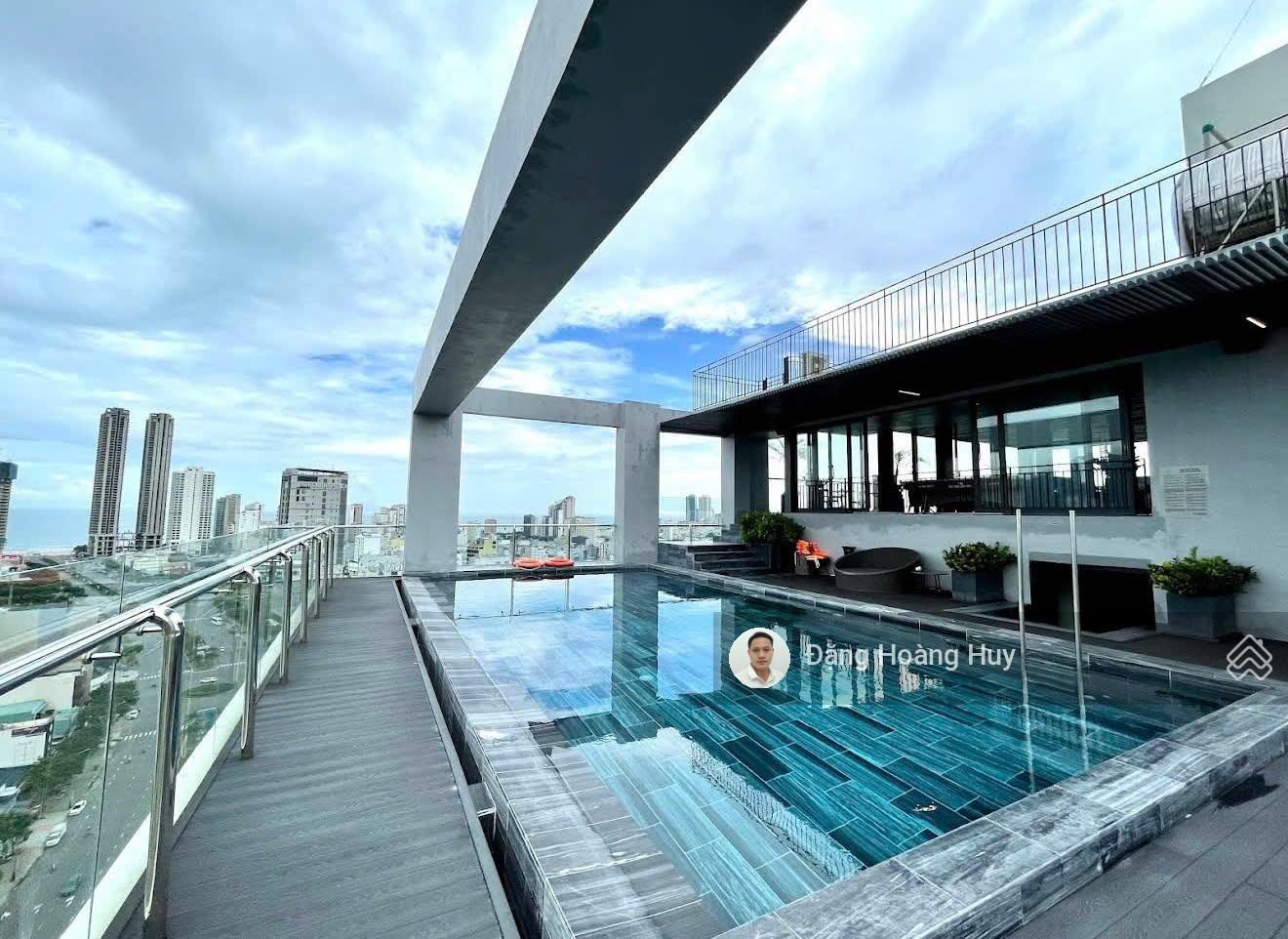 Bán khách sạn 4 sao đường phạm văn đồng, ngay bãi biển mỹ khê