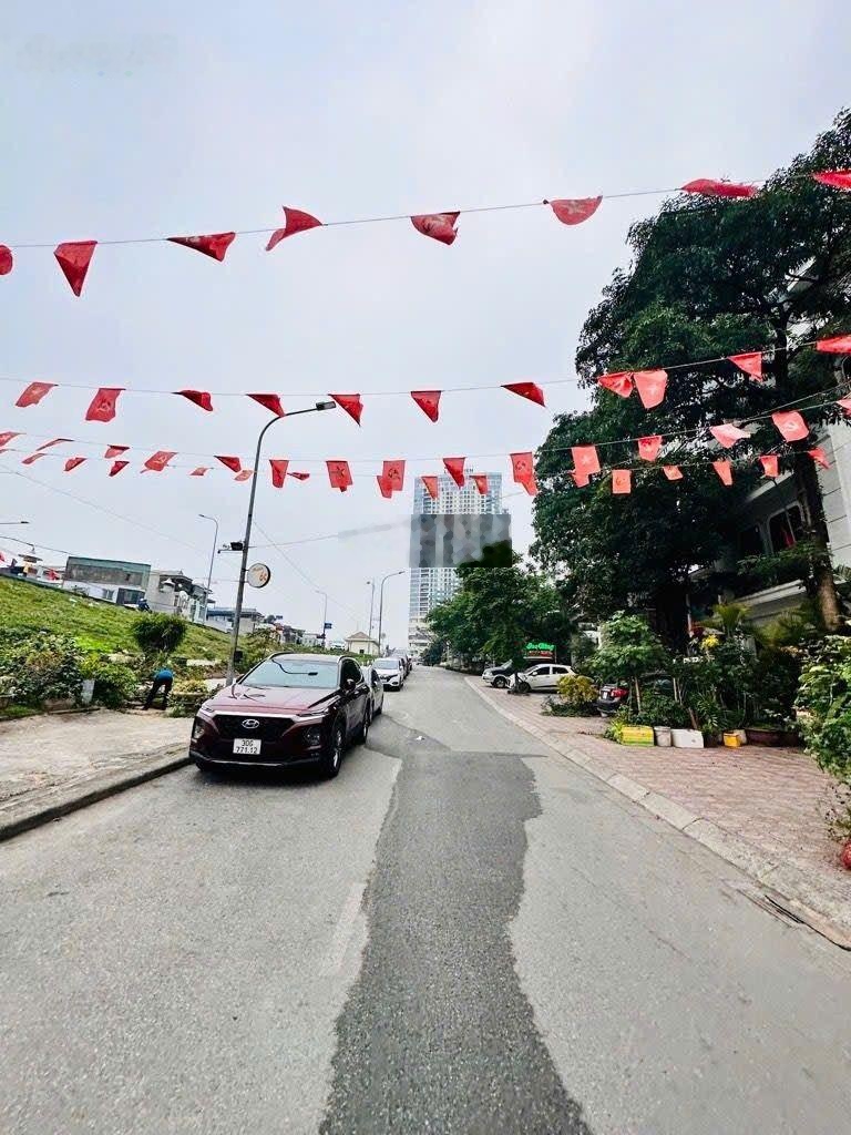 Ngọc Lâm hàng hiếm dân xây căn góc ngõ thông, ô tô 7 chỗ vào nhà