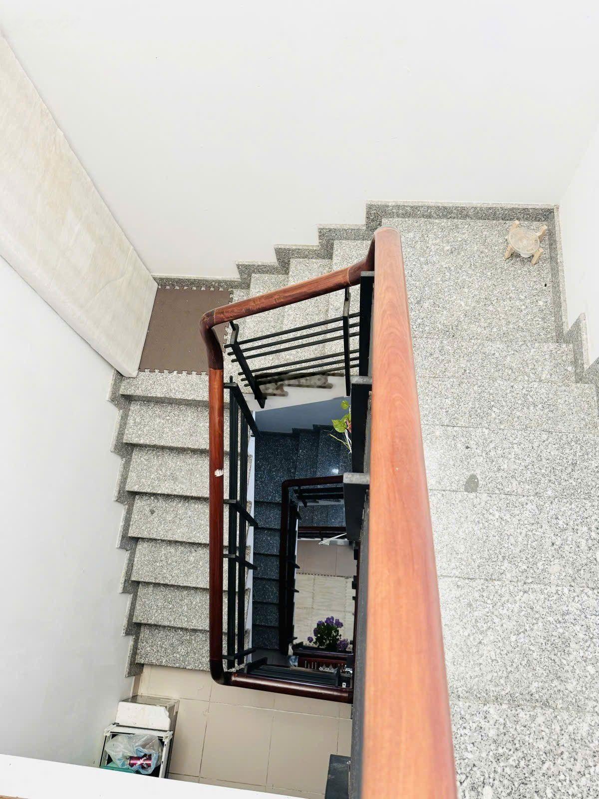 9.9 tỷ Phú Nhuận Huỳnh Văn Bánh, 4 tầng, 6PN