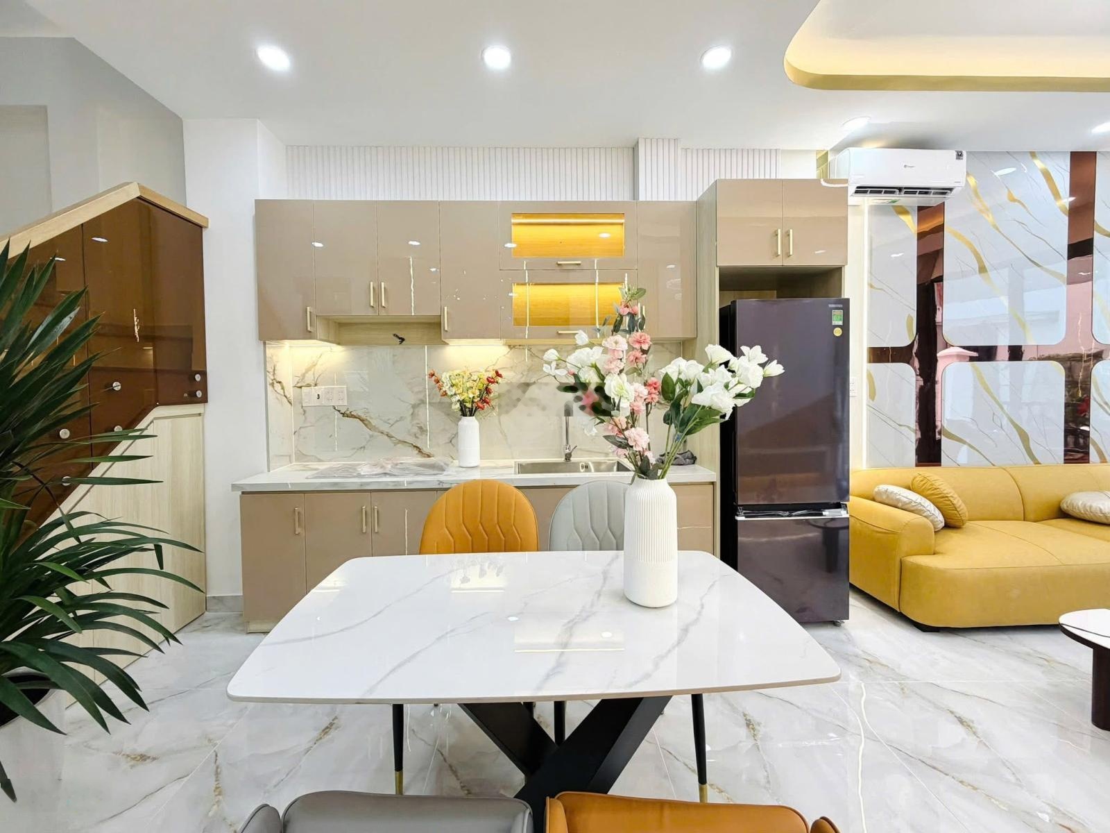 Nhà đẹp lung linh HXH 4m đường Nguyên Hồng, Bình Thạnh, SHR hoàn công đủ