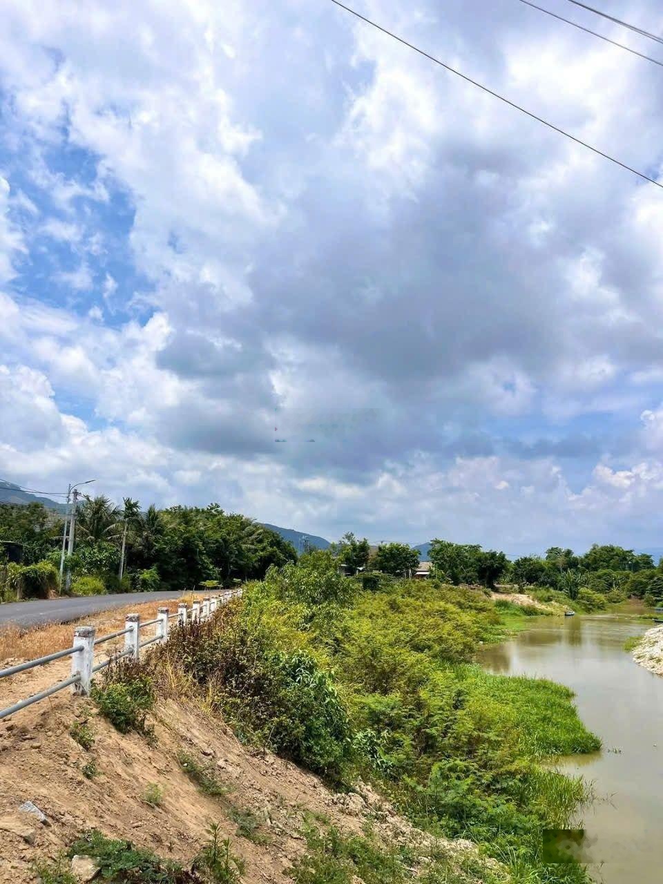 Lô góc view sông mặt tiền đường nhựa Hương Lộ 45, Diên Phú, Diên Khánh, Khánh Hòa. 137m2 chỉ 1tỷ5