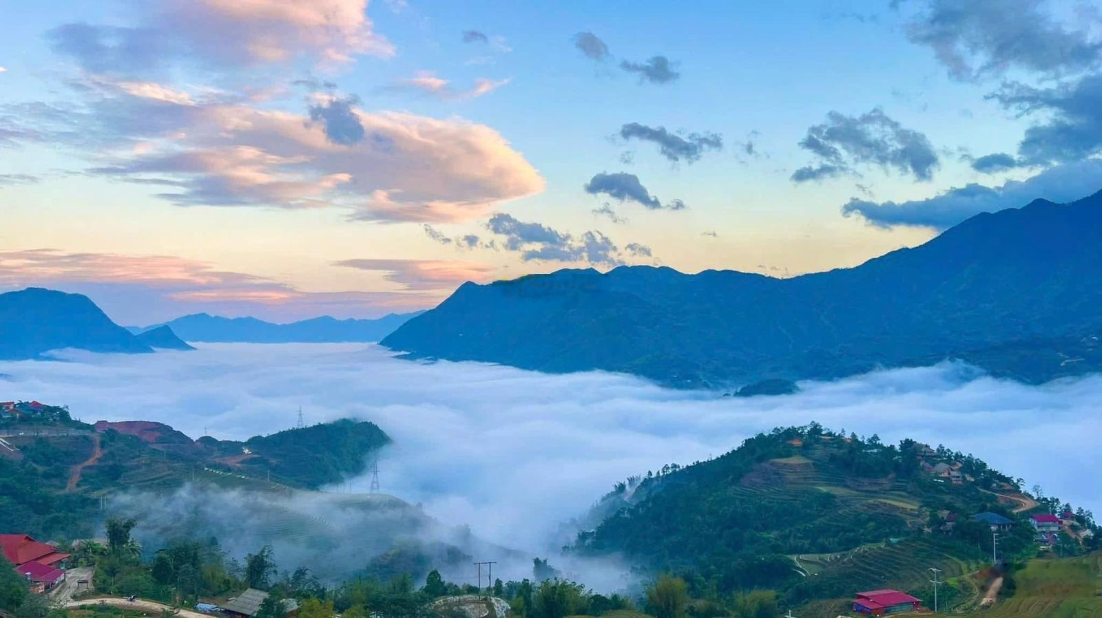 ĐẤT HẦU THÀO - SAPA, VIEW ĐẸP Gần 1.000m có thổ cư Có sẵn nhà sàn Khu Hang Đá