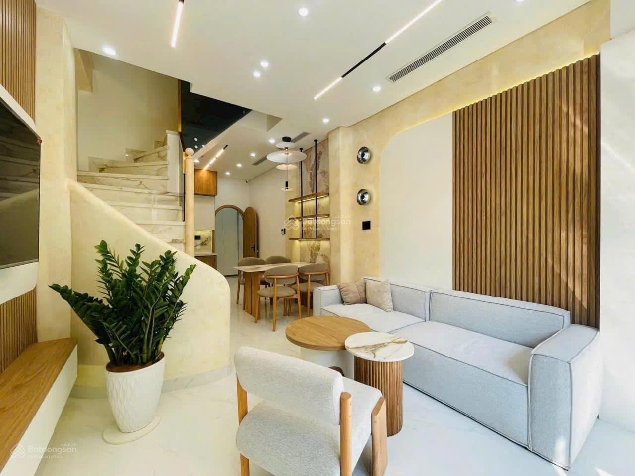 Không có căn thứ 2! Chỉ 4tỷ290 có ngay nhà đẹp Nguyễn Văn Đậu DT 42,4m2 - 4PN/3WC-Ngỏ xe hơi 5m-SHR