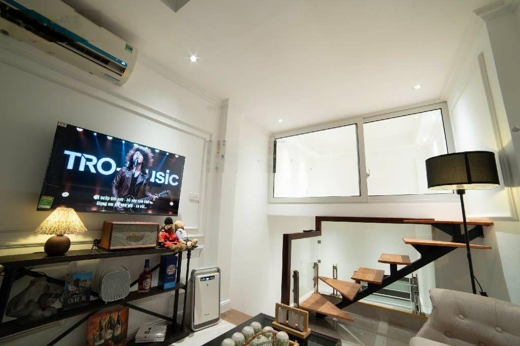 Bán căn nhà đẹp phố Tôn Thất Tùng Đống đa , nhà đẹp ở luôn đón tết