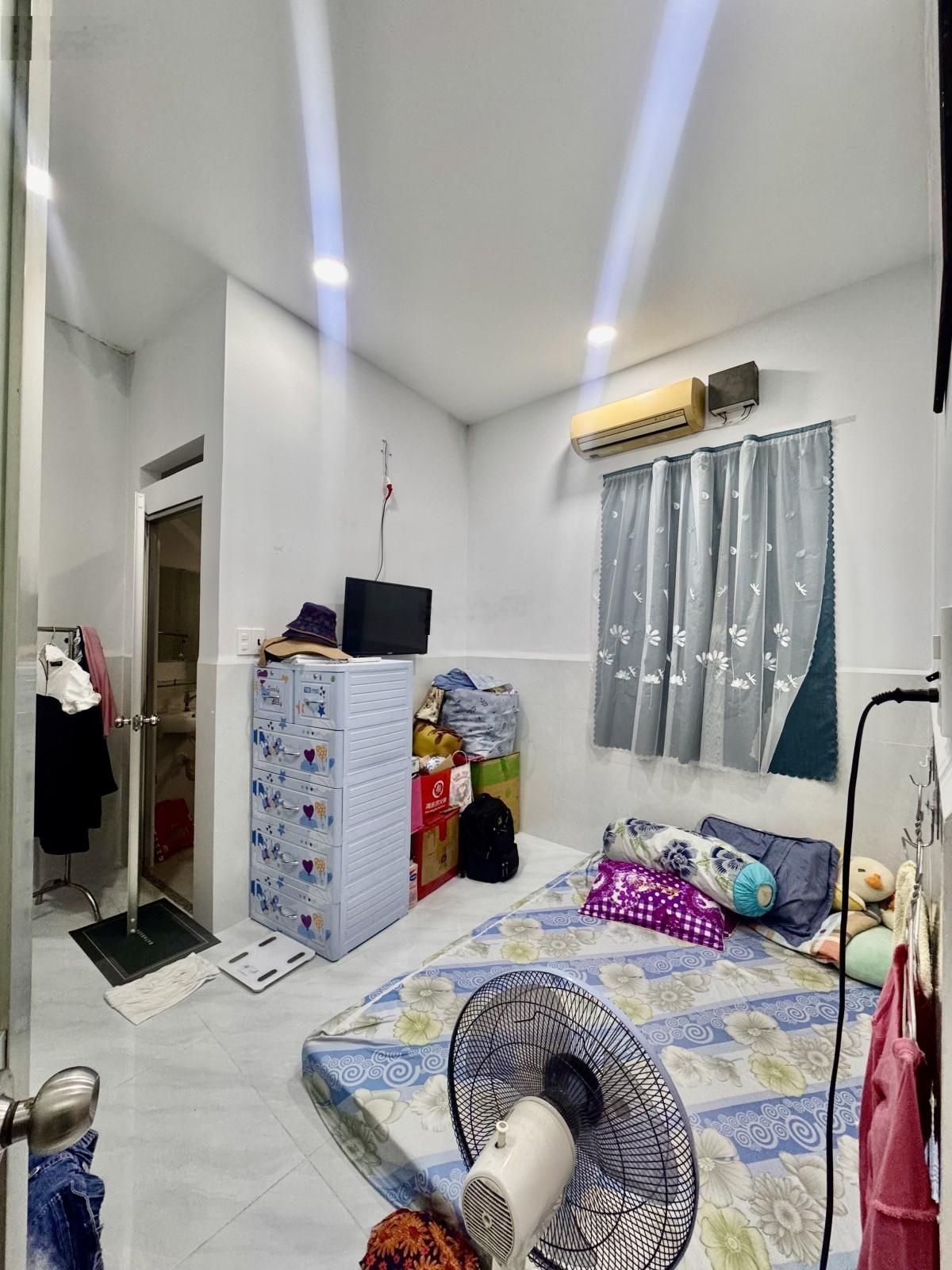 Tân Phú Âu Cơ Nhà 2 Tầng HXH Gần Mặt Tiền Sổ Hồng Riêng Nhỉnh 4 Tỷ