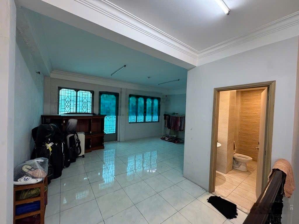 Nhà vip khu tên lửa - cách aeon 1 phút - đường 12 m - (6x17m) 5pn có thang máy - chỉ : 15.8 tỷ