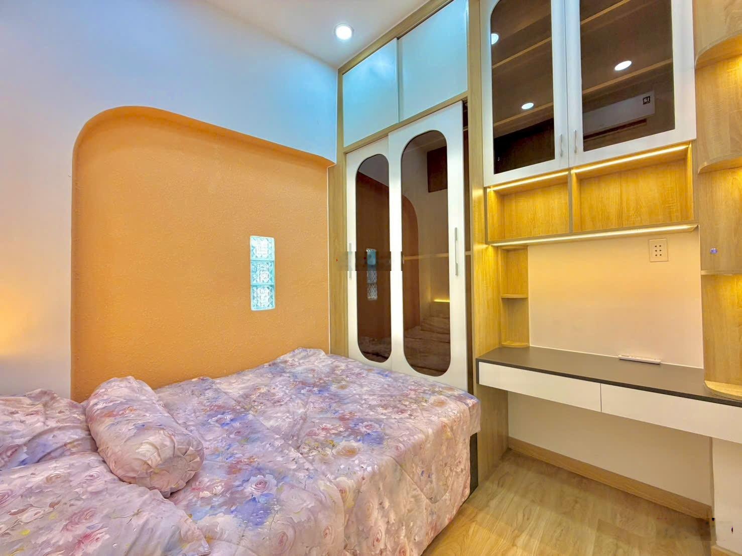 Bán nhà 3 tầng gần hàng xanh điện biên phủ khu D2 giá 5 tỷ 680 bớt lộc