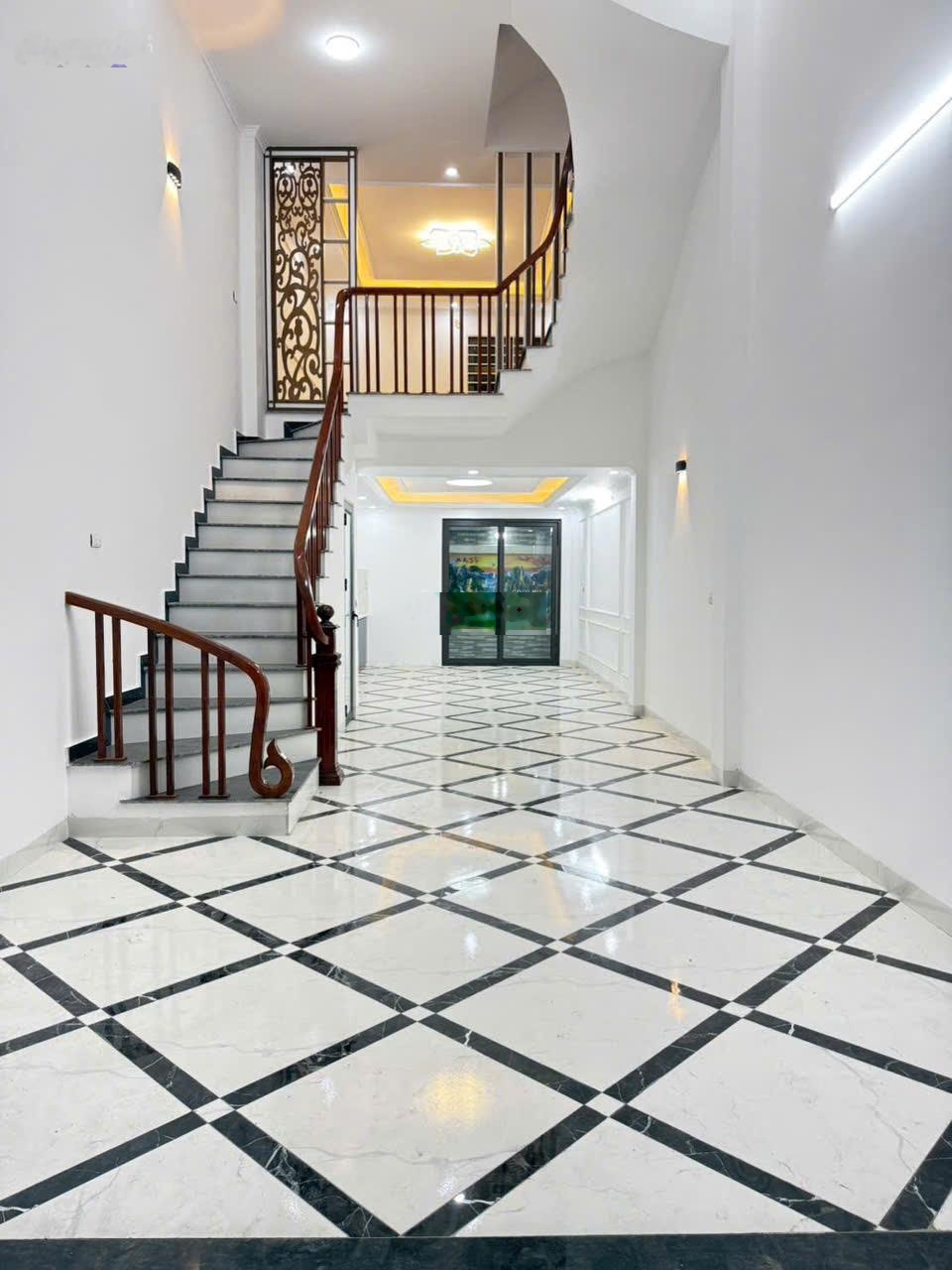 Nhà đẹp mới xây 60m 5 tầng 3 gác đỗ cửa tại thanh trì, cạnh khu a vin olympic