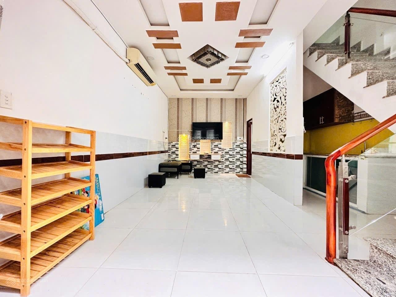 Nhà đẹp , giá rẻ , SHR, hẻm ô tô, tiện ích xung Quanh, Chợ trường học