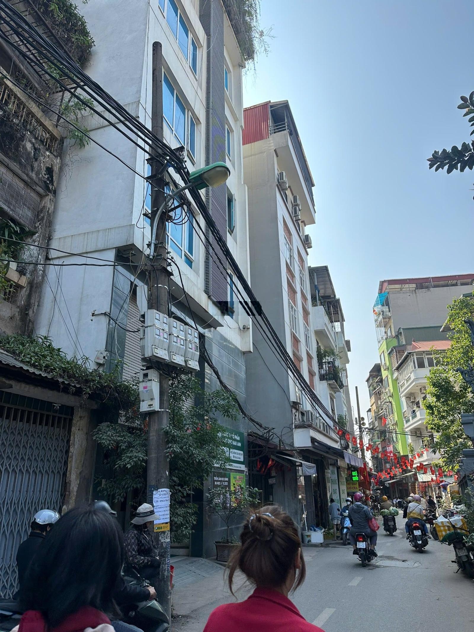 Bán nhà mặt phố Nguyễn Phúc Lai dt 62.12m2, MT 4.9m 4 tầng 1 tum, giá 37,28 tỷ