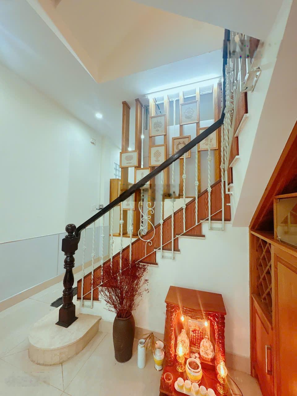 Xuất cảnh bán gấp nhà 4 tầng huỳnh văn bánh - 77m2 12 tỷ - có thể cải tạo 8 phòng