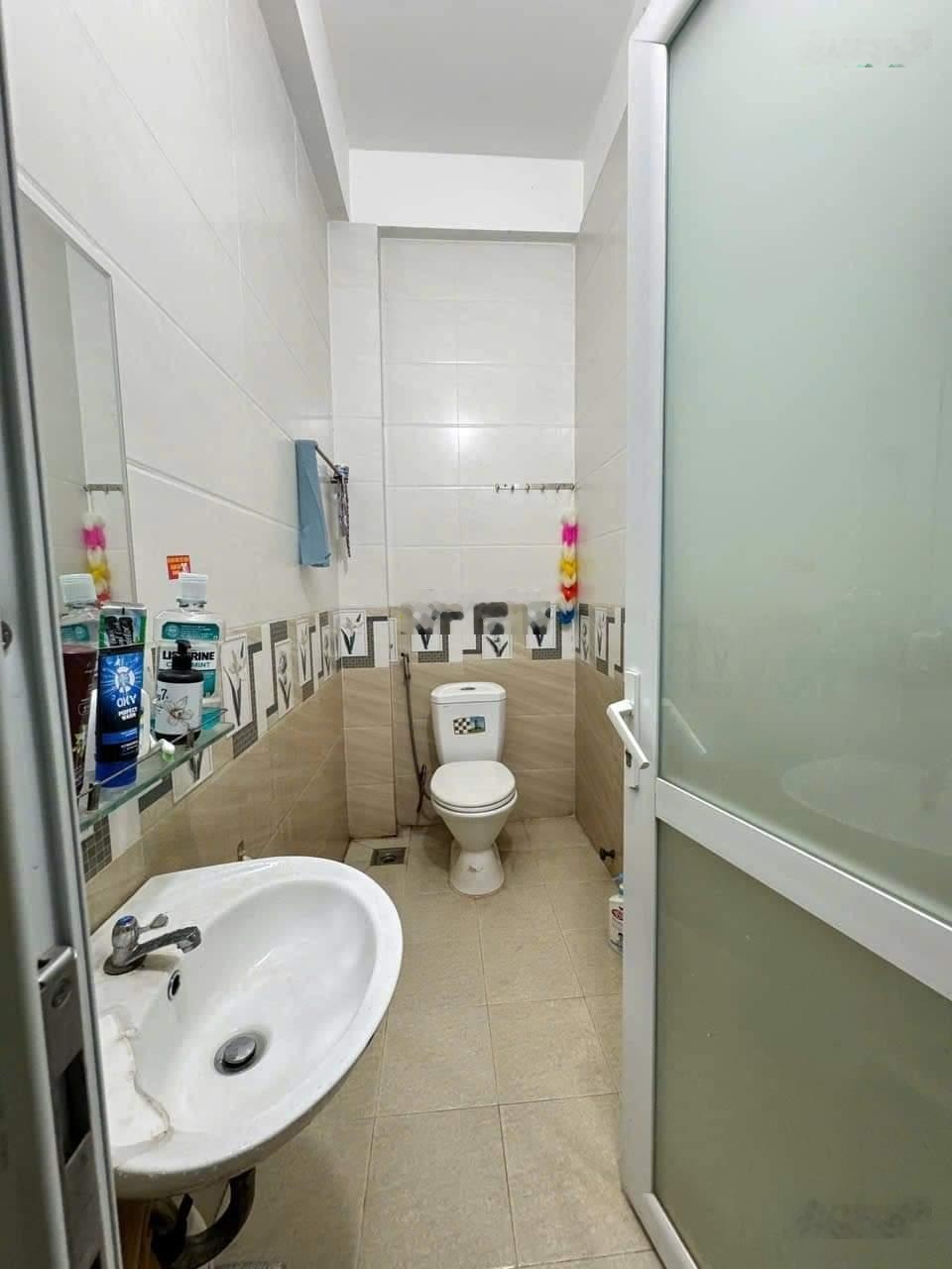 Tôi cần bán gấp nhà Võ Oanh-Bình Thạnh 76,8m2. Gần ĐH Giao Thông Vận Tải. Cho thuê 25tr