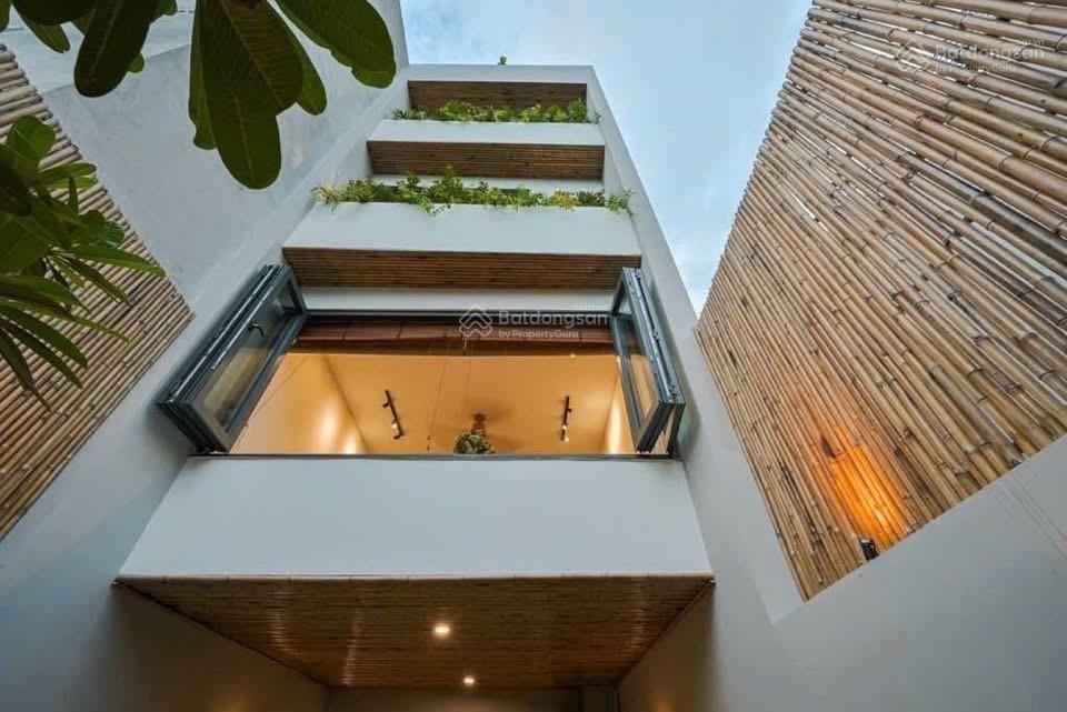 Nhà vip như resort, Đ. Đặng Thuỳ Trâm, Bình Thạnh DT 80m2, ngang gần 5 m, cho thuê 24tr