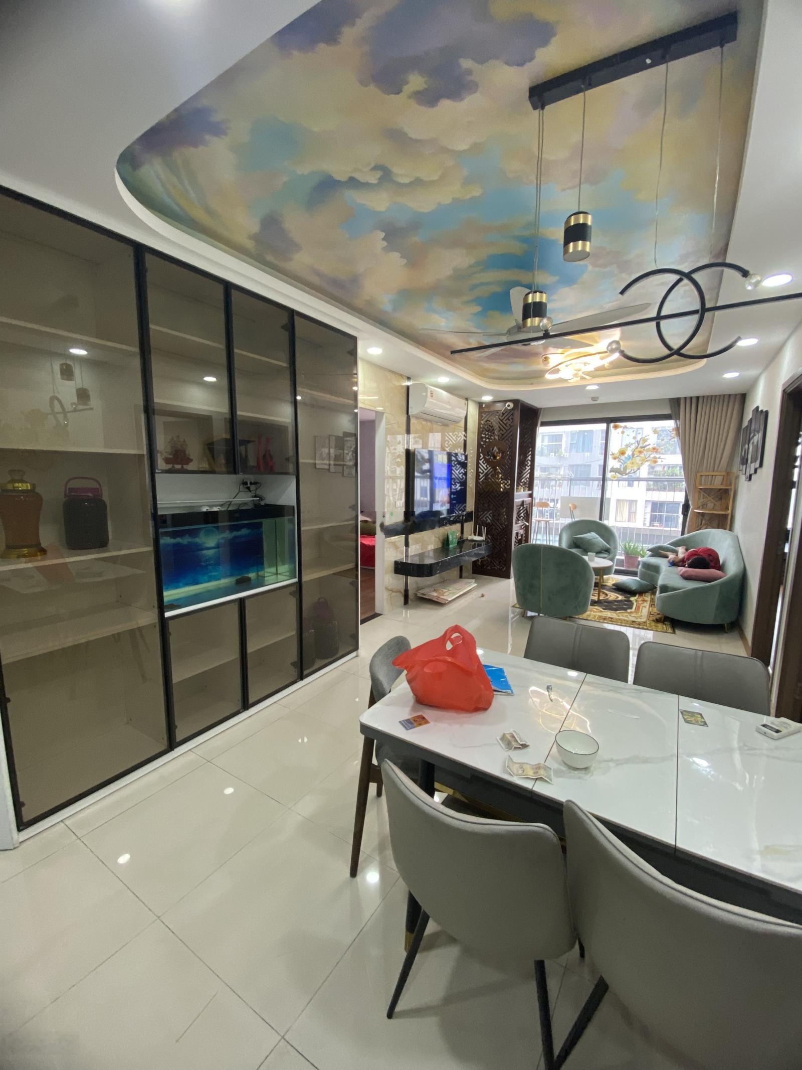 Bán gấp căn góc 3N/2WC, DT 93m2, giá 7.5 tỷ bao phí, NTCB, hướng mát, view hồ tại Rose Town, HN