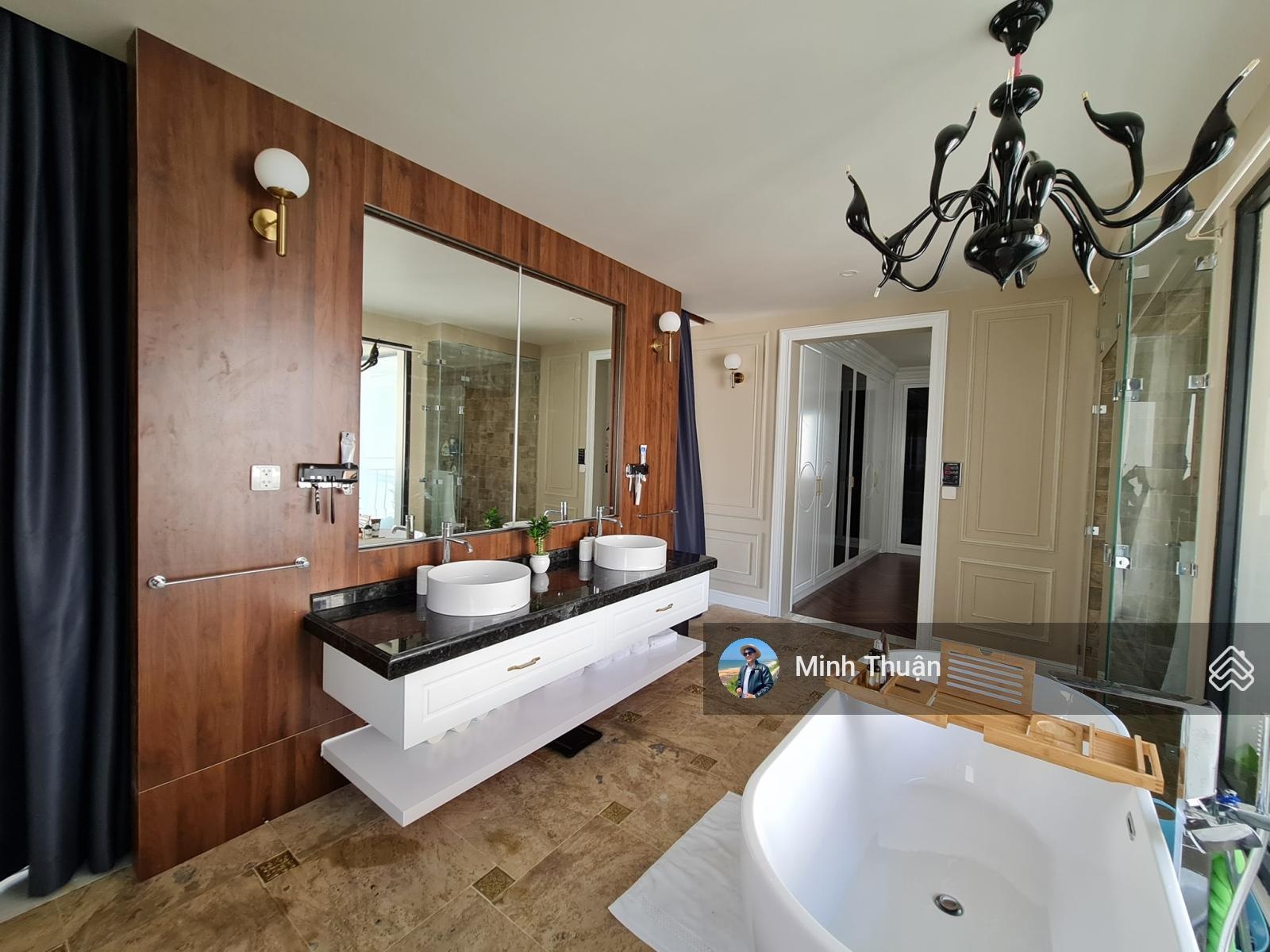 Xem là mê! Biệt thự siêu đẹp - Ngay Liên Phường - 15x18m - Tặng NT, có TM - HĐT: 50tr - giá 33 tỷ