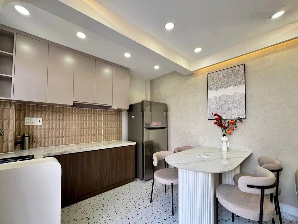 Ngay MT Xô Viết Nghệ Tĩnh-Gần Hàng Xanh, 2tầng, 3PN, đầy đủ nội thất, ở ngay, DT36m2. Chỉ 5,95T.