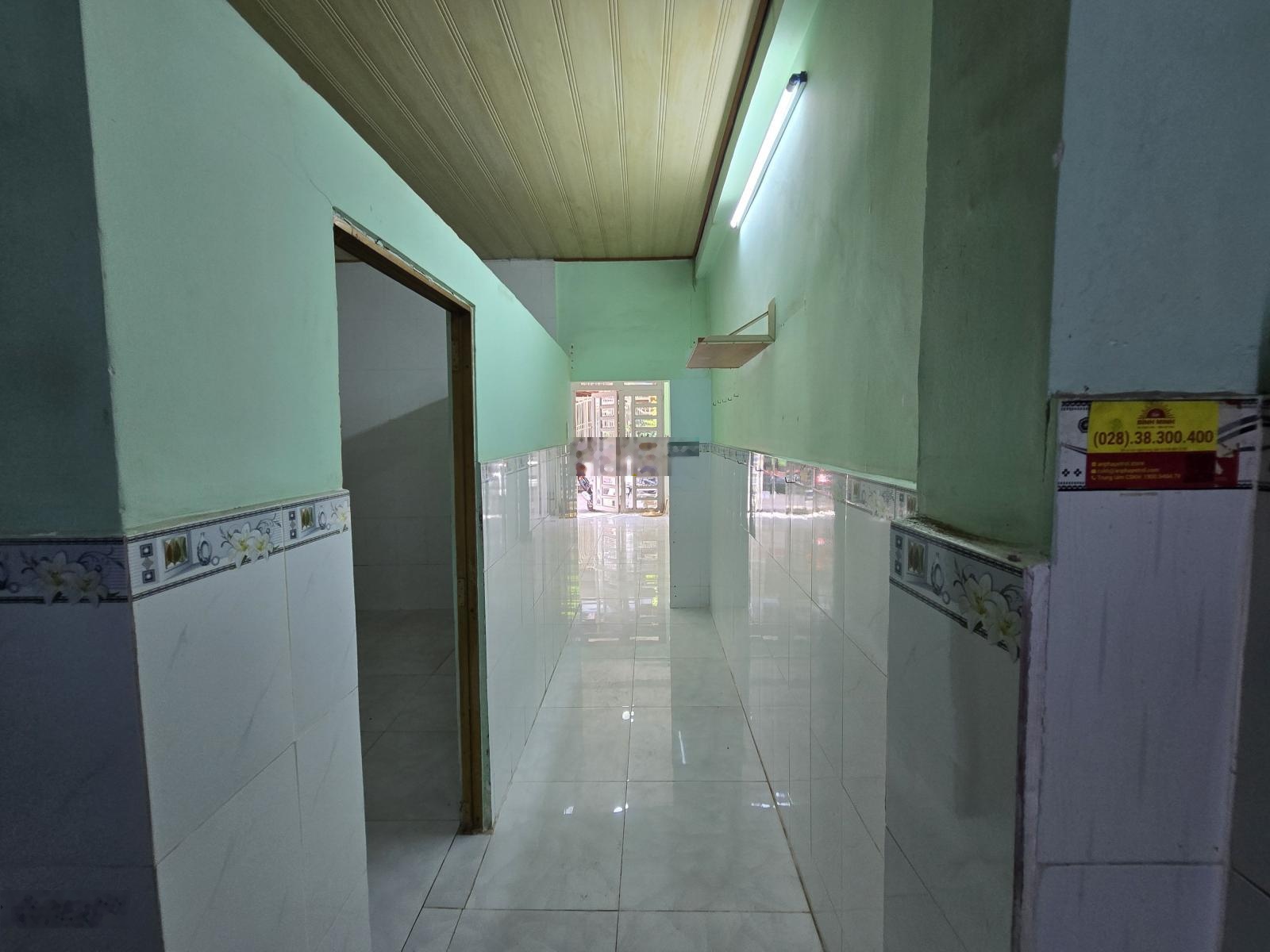 Nhà Nguyên Căn hẻm 5m thông tứ tung. Khu chợ hoa Hồ Thị Kỷ.