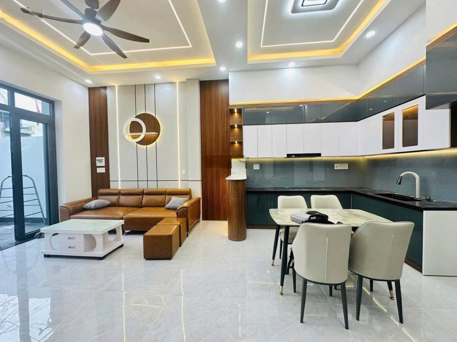 Nhà ngang 8m mới hoàn thiện cực thoáng sổ hông riêng trả trước chỉ 500 triệu