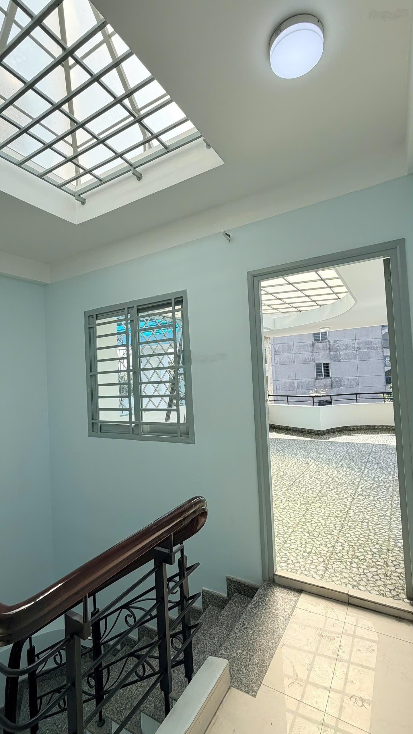 Nhà đẹp mtnb 12m kdc lý chiêu hoàng 4x 15m 4 tầng sát chung cư khang điền- công viên lý chiêu hoàng