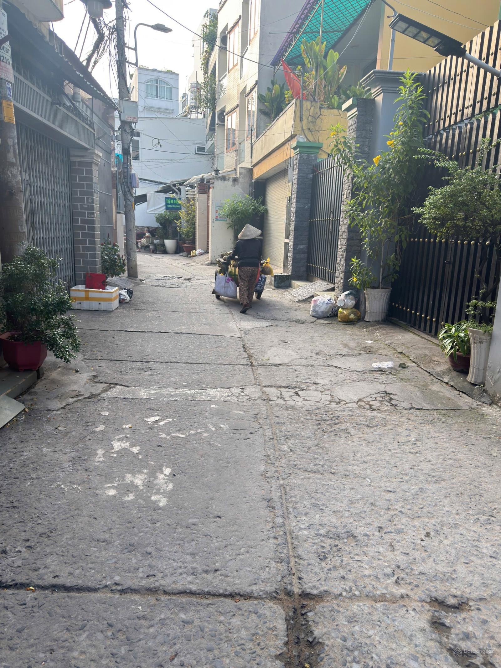 Xe hơi đổ cửa, Dương Bá Trạc, P1 Q8 - 42m2, 3.99tỷ TL