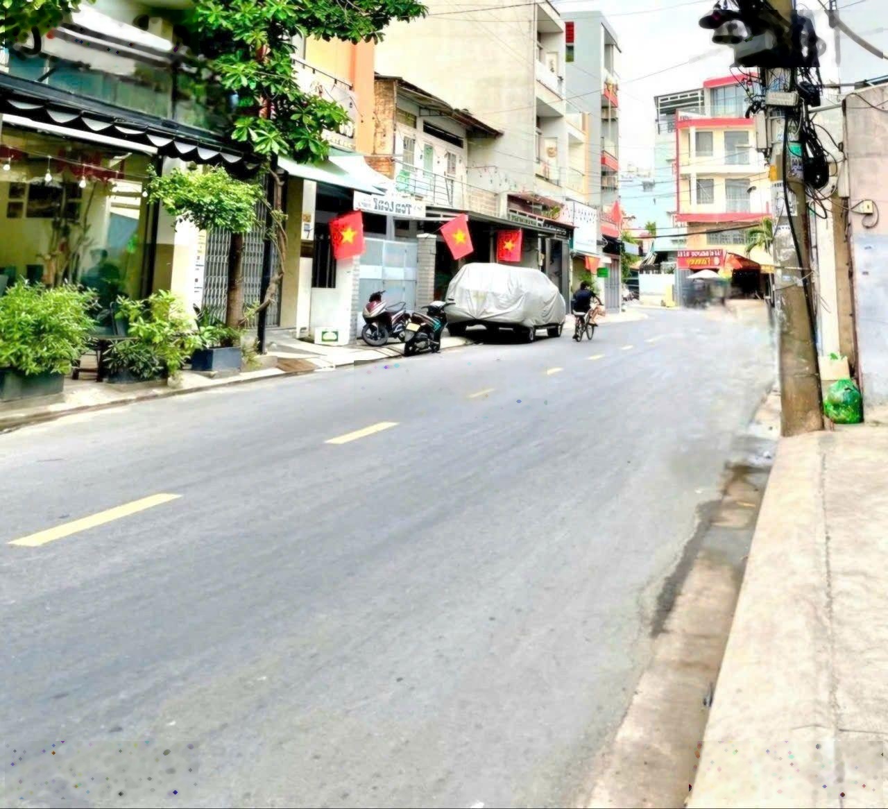 MTKD hẻm 15m có lề 4*22*4 tầng đẹp. Vừa ở + KD - Sẵn nguồn thu giáp Âu Cơ - Lạc Long Quân