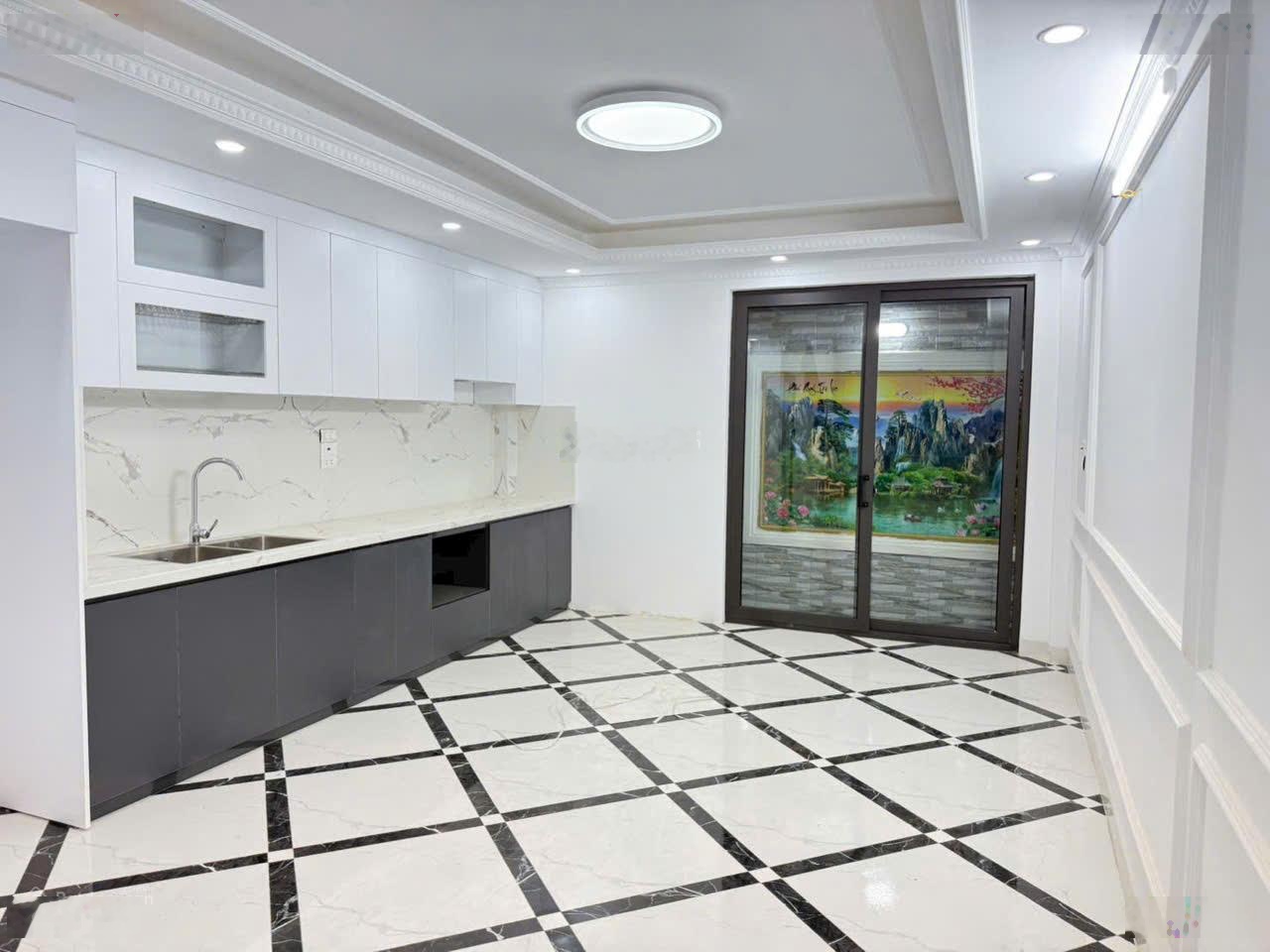 Nhà đẹp mới xây 60m 5 tầng 3 gác đỗ cửa tại thanh trì, cạnh khu a vin olympic