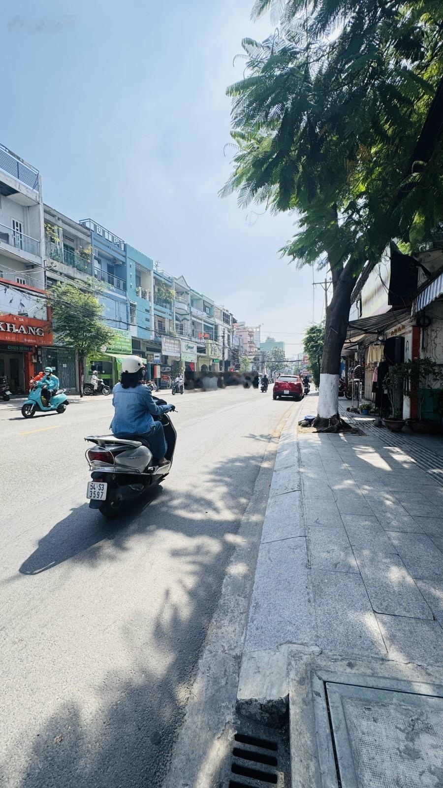 Bán nhà tiện xây mới ngay Chợ Bà Chiểu, 68m2 sổ vuông vức, 7.8 tỷ còn bớt