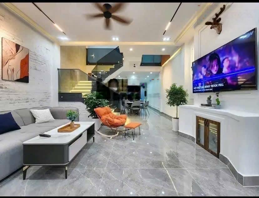 Bán nhà đường Nguyễn Phúc Nguyên - Quận 3 93,6m2. Gần vòng xoay công trường Dân Chủ