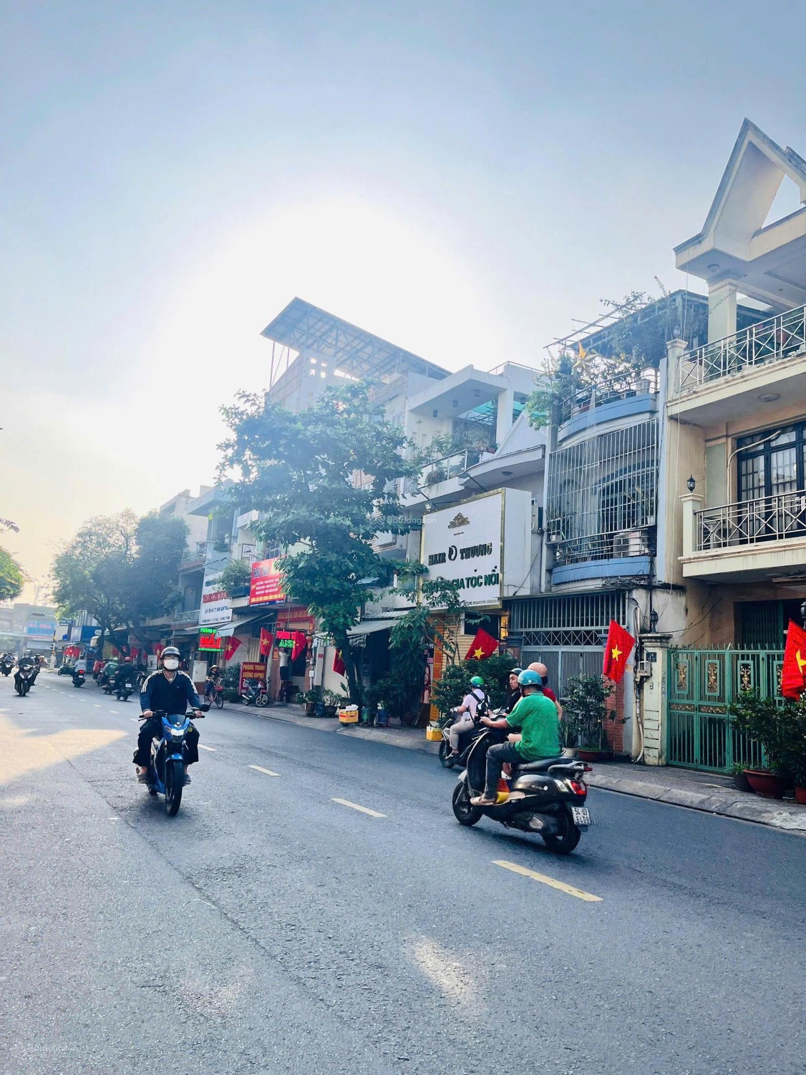 Bán nhà mặt tiền Trương Vĩnh Ký, DT: 4x18m - 2 lầu ST. Giá: 16.5 tỷ thương lượng