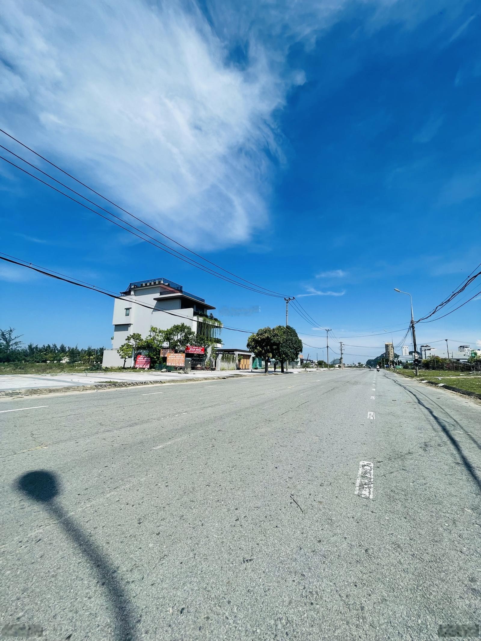 BÁN ĐẤT BIỂN SƠN THUỶ-Đường NGUYỄN KHẮC VIỆN(duong 15m lề 9m), song song trục chính TrườngSa.**