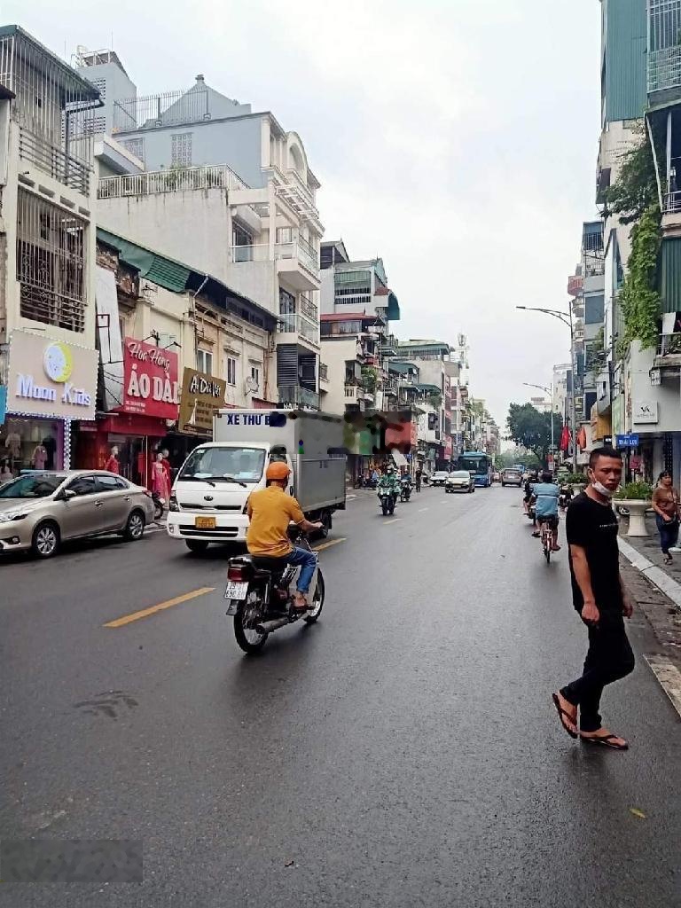 Bán đất mặt phố vỉa hè - kinh doanh - lô góc 3 thoáng - xây ngay - giá bán 38.65 tỷ