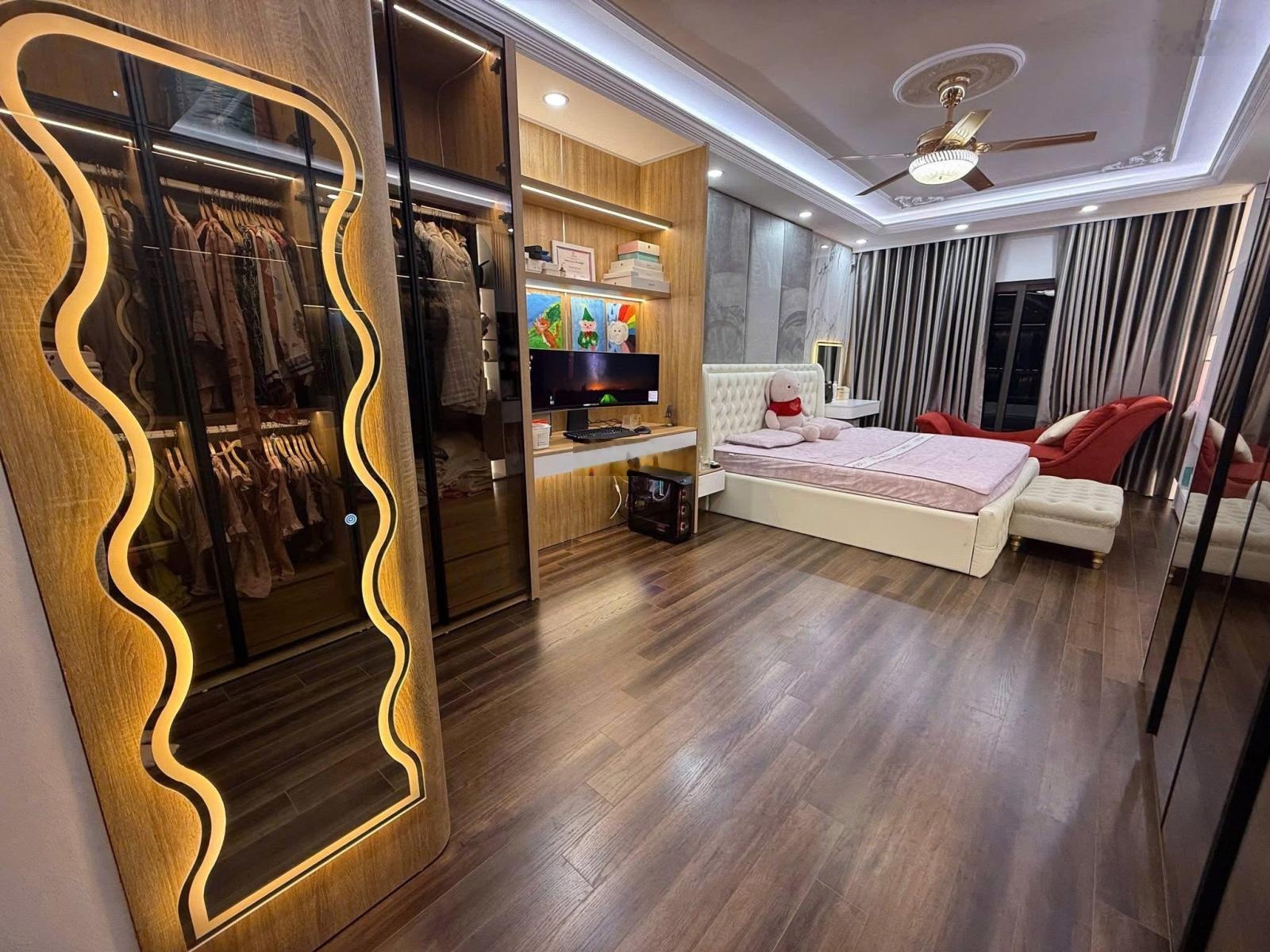 Siêu phẩm phố hồ tùng mậu -ô tô vào nhà thang máy 7 tầng -full nội thất- 44m giá 17.2 tỷ