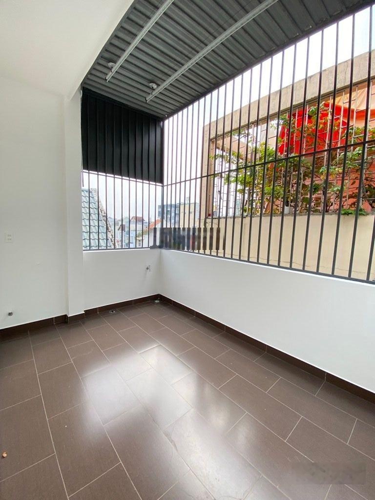 Q7- Bán nhà 4 tầng mặt tiền đường P. tân thuận . DT 4x16m2, Có thang máy giá 17,8 tỷ còn TL