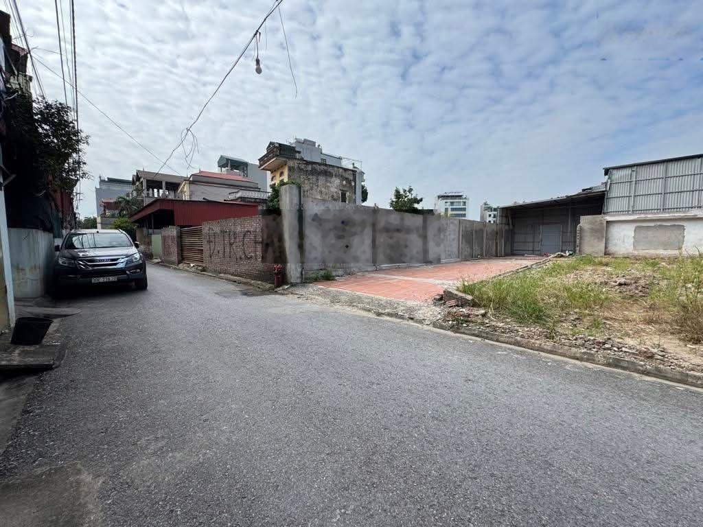 Bán đất cự khối long biên - dt62m - mt 4,6m đất oto tải vào đất giá 8 tỷ.