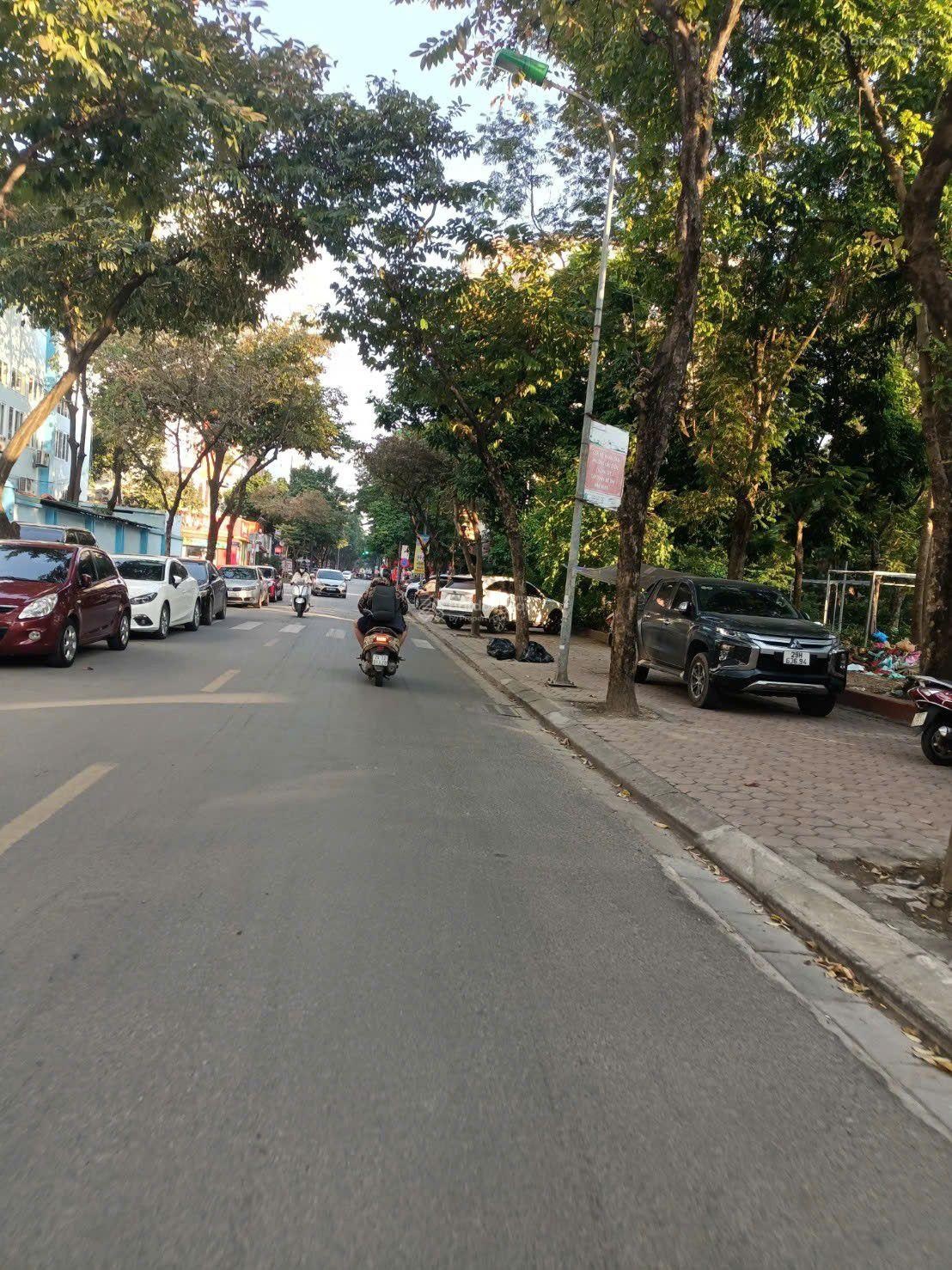 Bán nhà phú diễn .dt 50m2*7 tầng *mt 4m. phân lô - oto tránh - kinh doanh -vỉa hè rộng 3m. giá 17tỷ