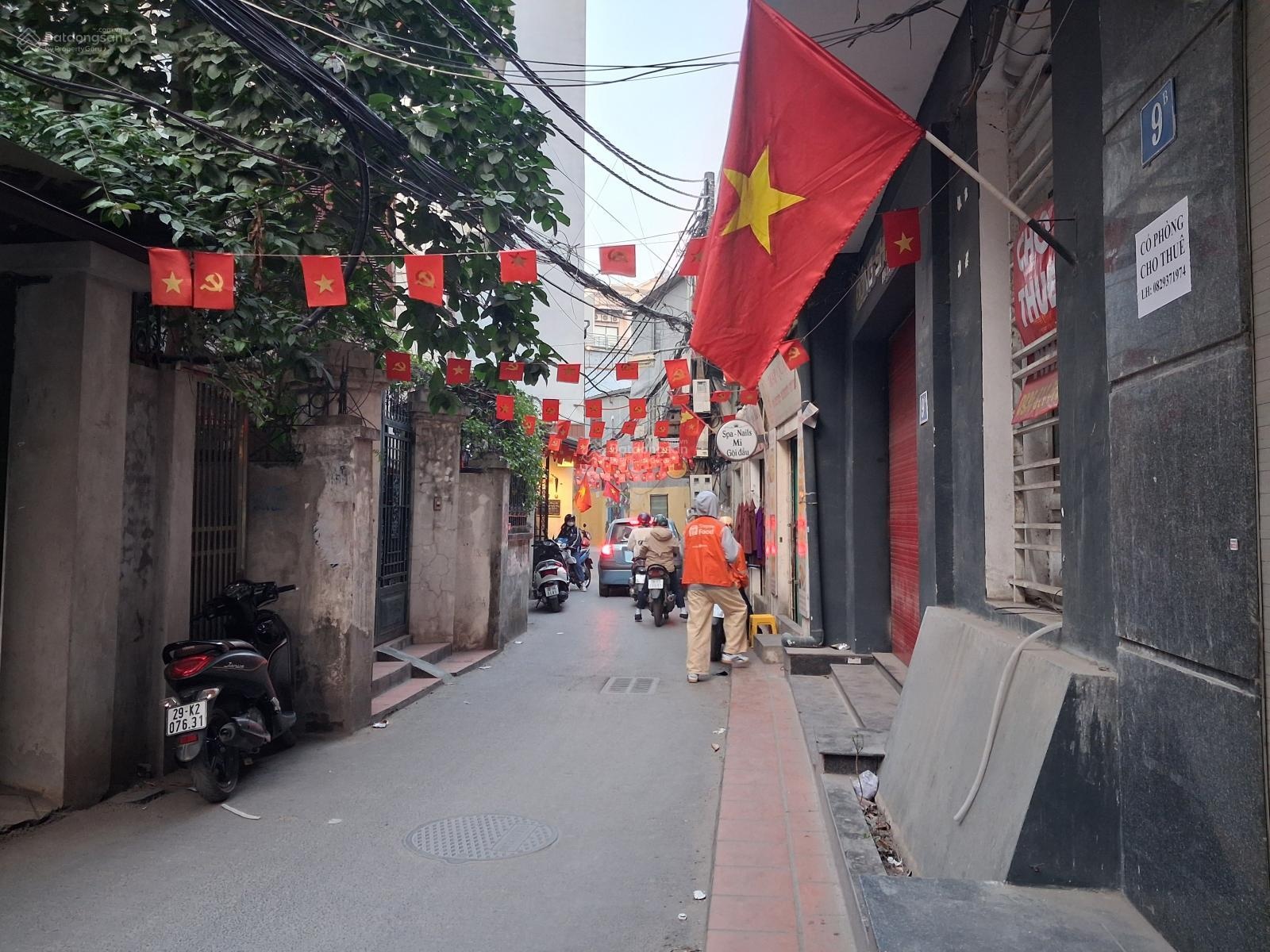 GĐ cần bán lô đất cạnh CV Cầu Giấy - Nguyễn Khang 8.4 tỷ