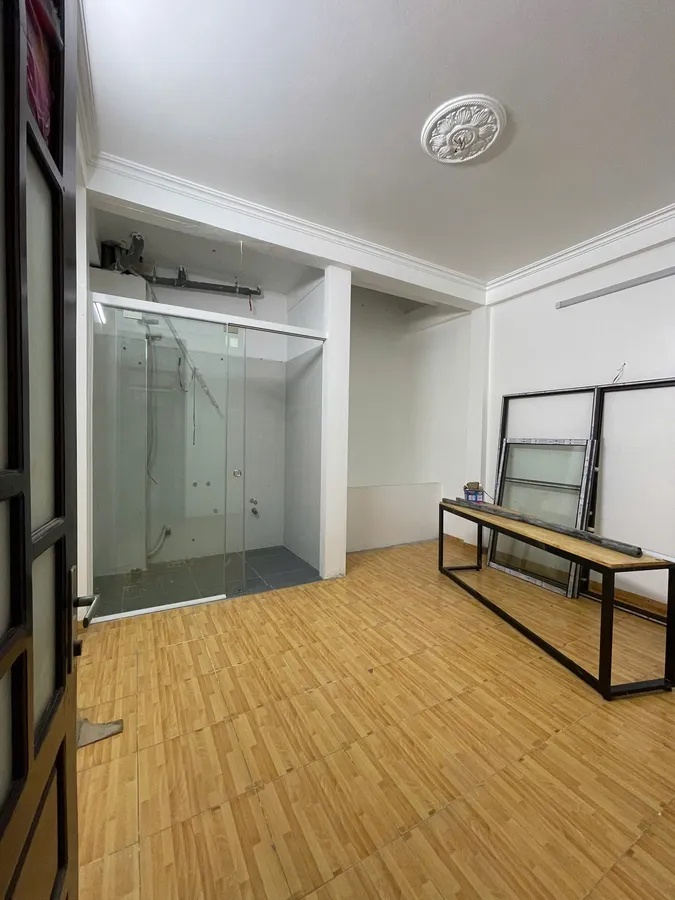 Bán nhà riêng Nguyễn Lương Bằng, Đống Đa, 17 tỷ, 43m2, 4PN, 4WC, sổ đỏ CC, ngõ rộng oto