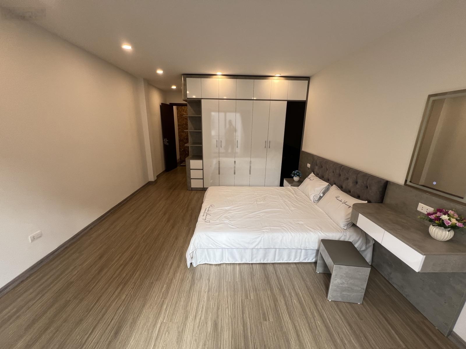 Hàng hiếm, ô tô tránh, kinh doanh, full nội thất tại Thạch Bàn. S 45m2 x 6 tầng, thang máy, 11 tỷ 2