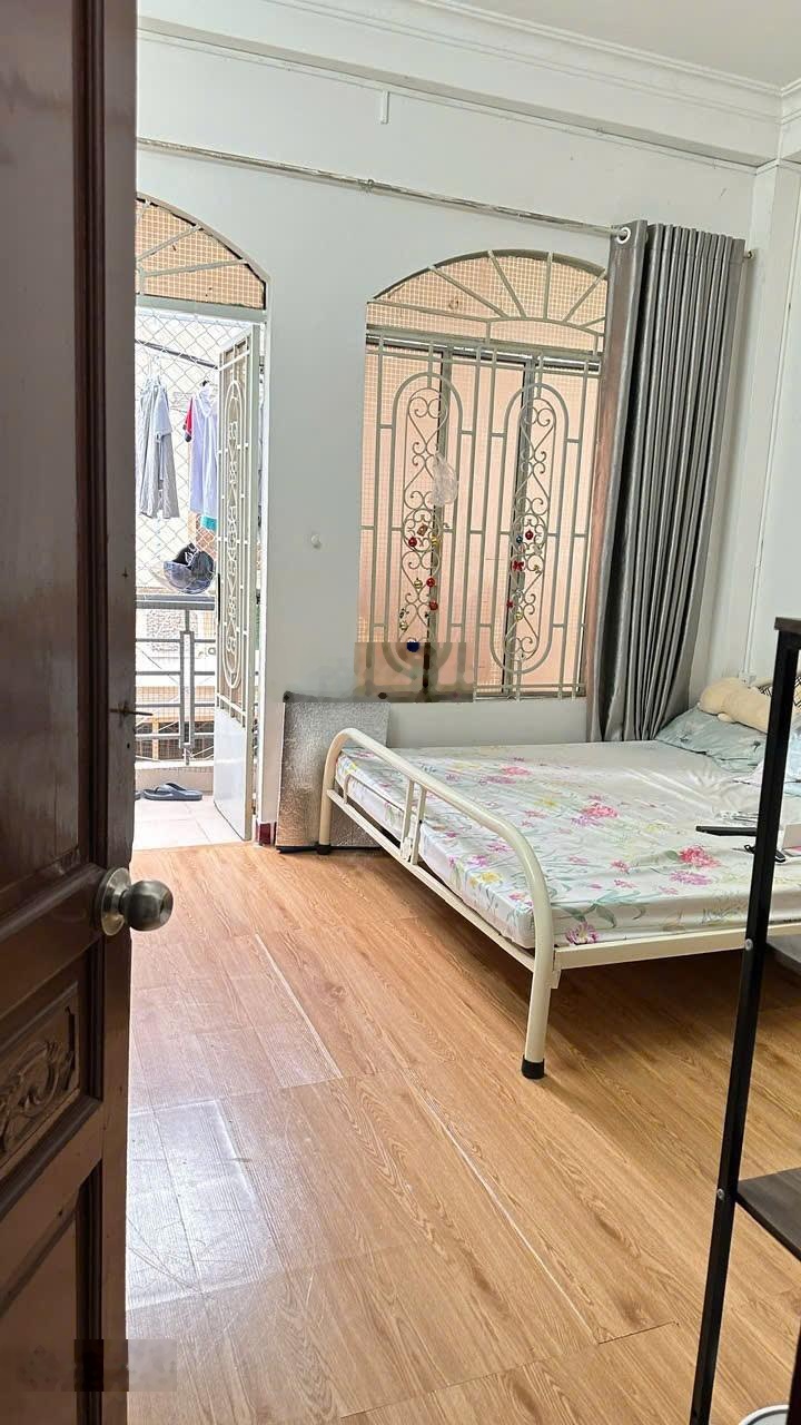 Bán căn nhà ở đường Nguyễn Kiệm, Phú Nhuận. 6pn - 7wc. Giá 10 tỷ. Lh : 0394000103 Oanh