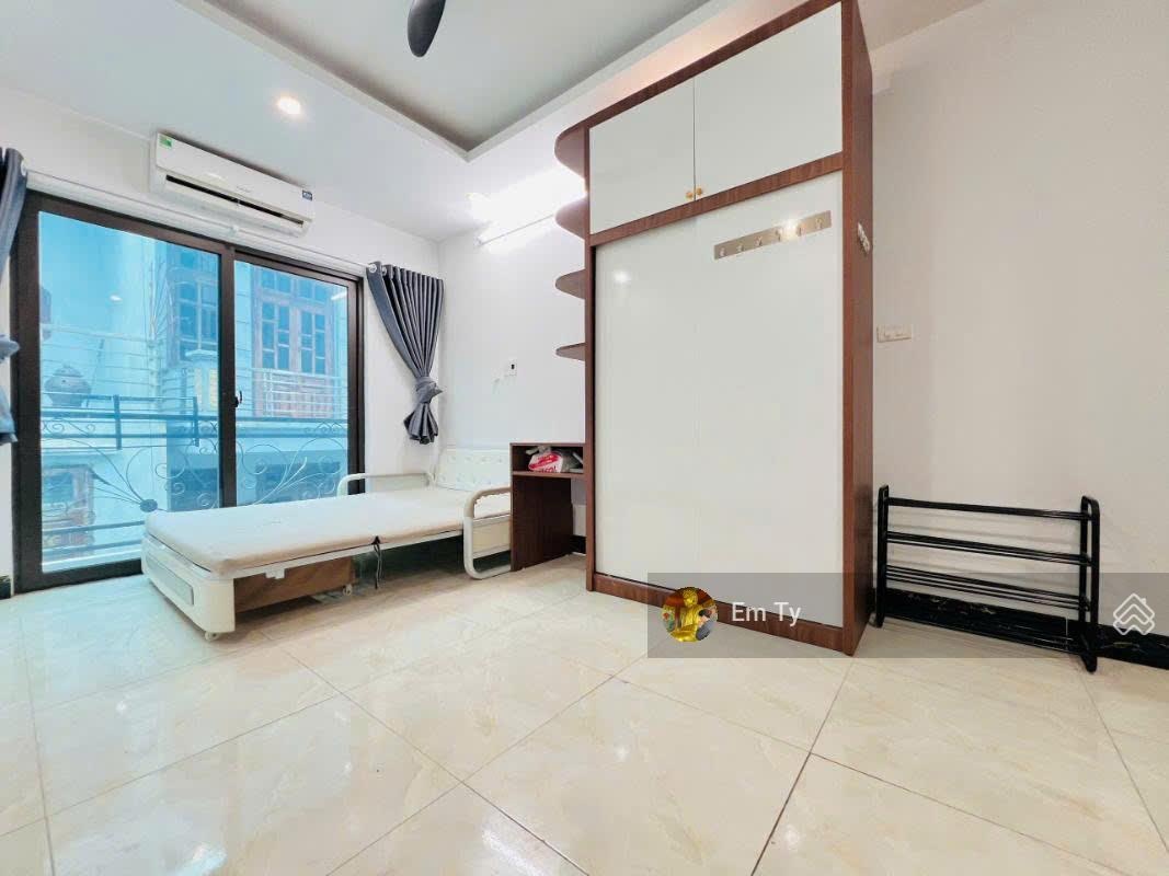 Bán nhà Yên Xá, CCMN dòng tiền khủng, có sân để xe, 7 tầng, 12 phòng khép kín, thang máy nhập khẩu