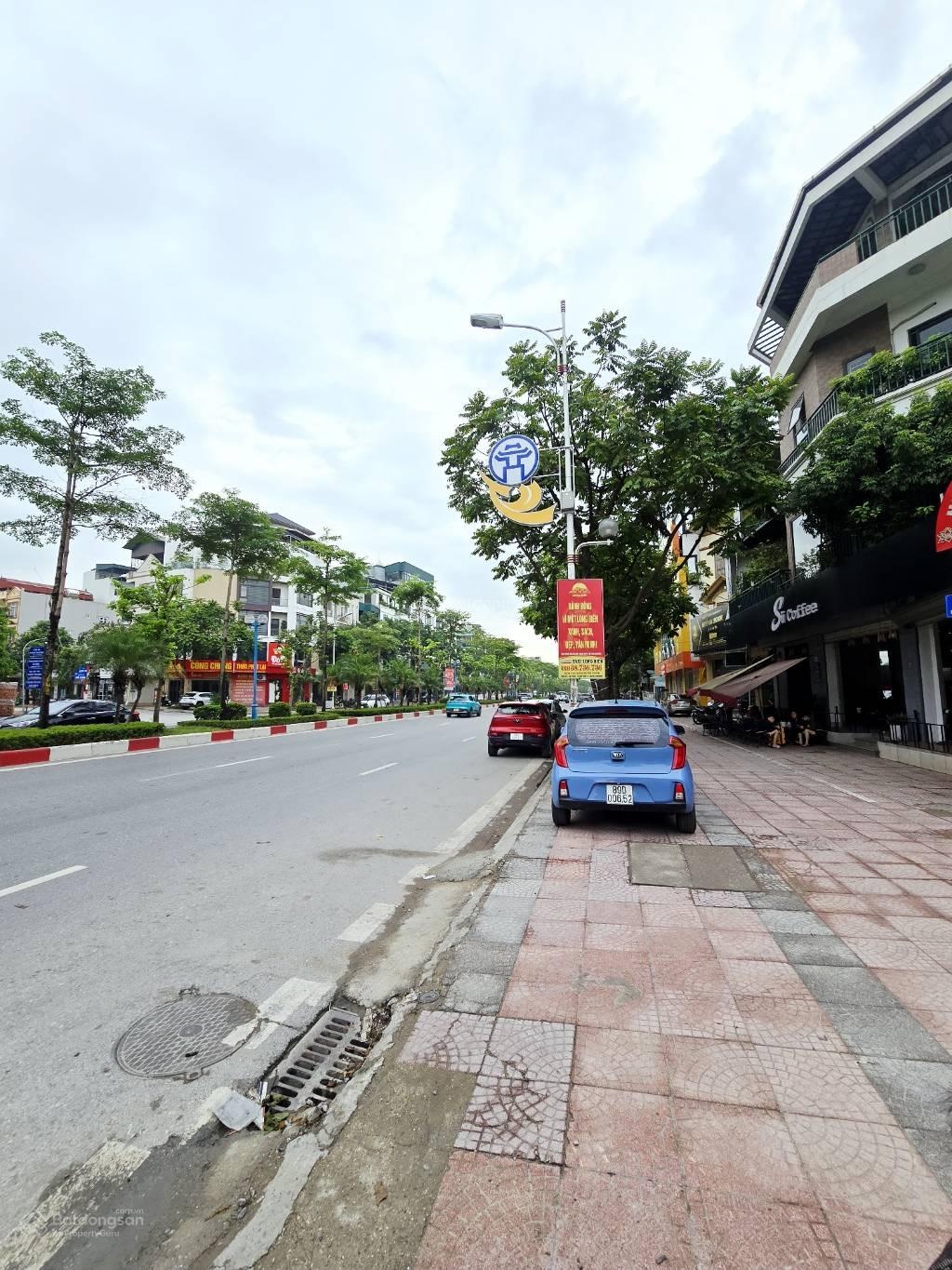 Mặt phố nguyễn văn cừ vỉa hè đỉnh cao kinh doanh