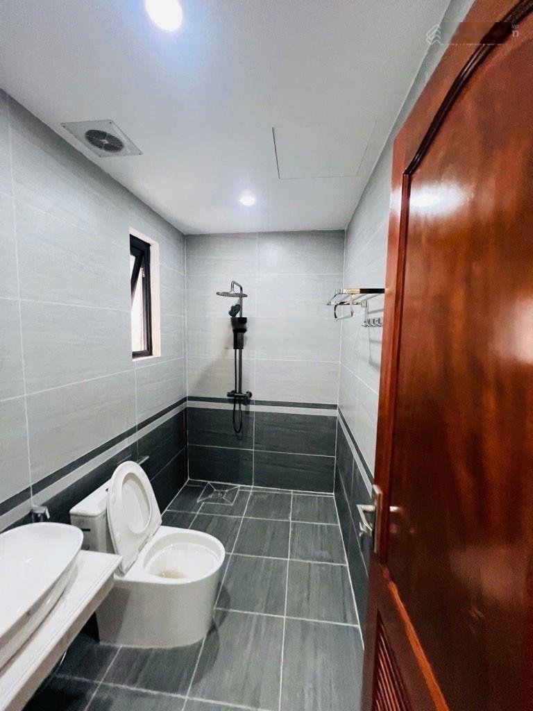 Bán nhà 7 tầng thang máy ô tô vỉa hè kinh doanh đỉnh