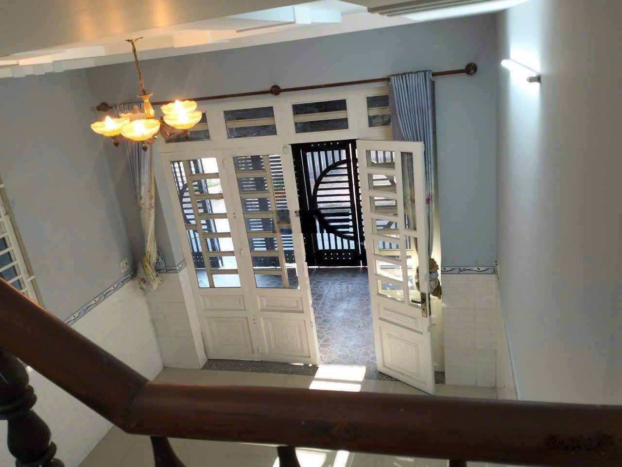 Bán gấp nhà trệt 1 lầu 6x14m ở đường Bùi Thị Lùng, gần chợ Hóc Môn