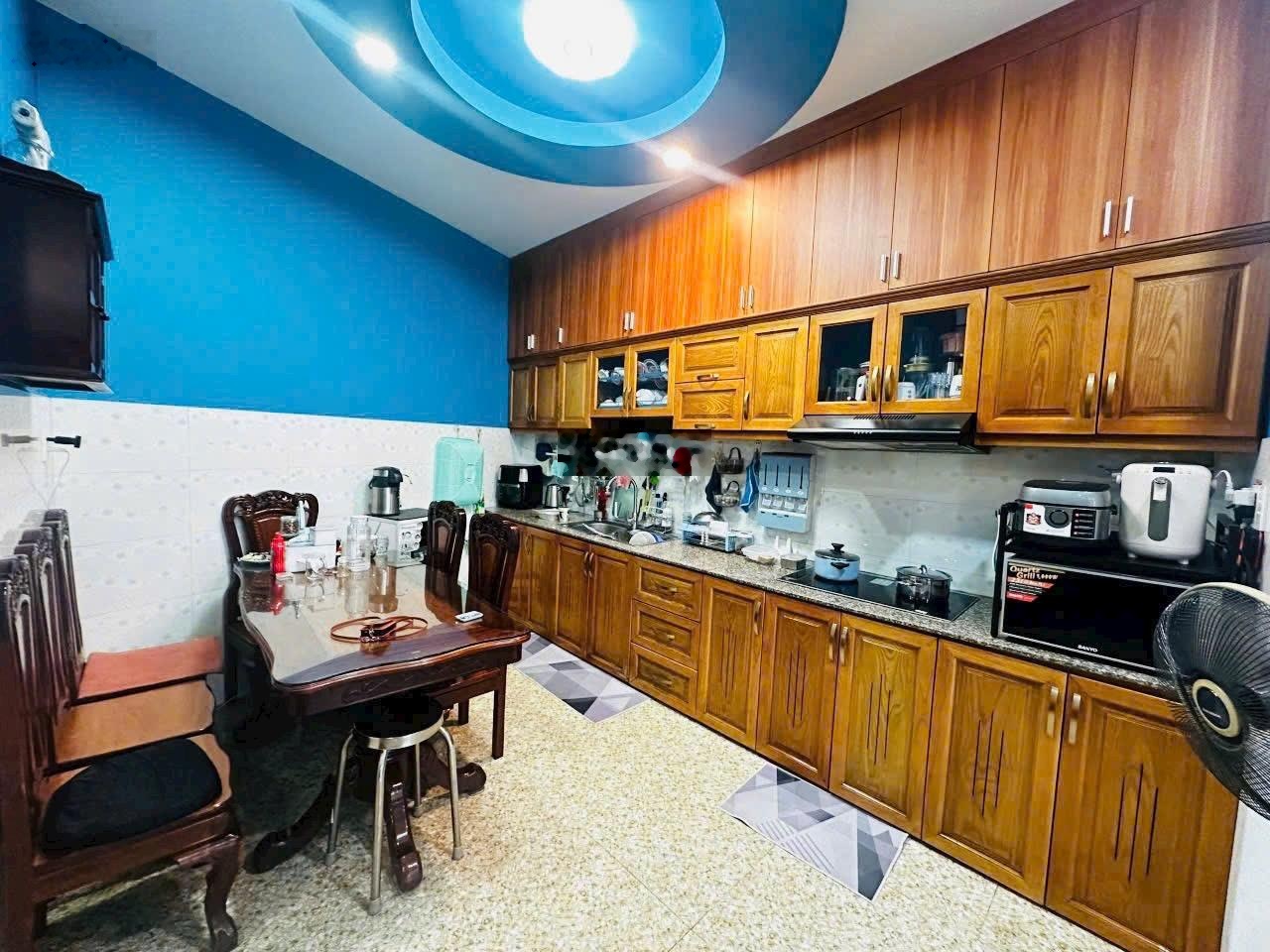 Bán nhà hẽm xe hơi phường Bình trưng Tây.diện tích 50.1m 1 trệt 2 lầu giá 7.4 tỷ còn TL 0915698839