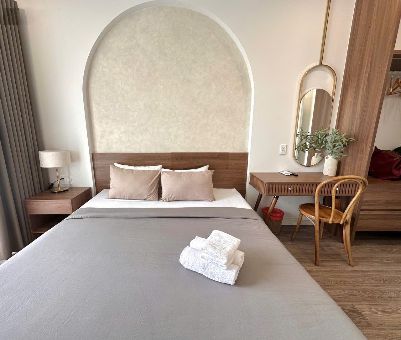 Bán nhà phố tặng nội thất cấp - giá bán 3.9 tỷ - chìa khoá trao tay - xách vali vào ở ngay