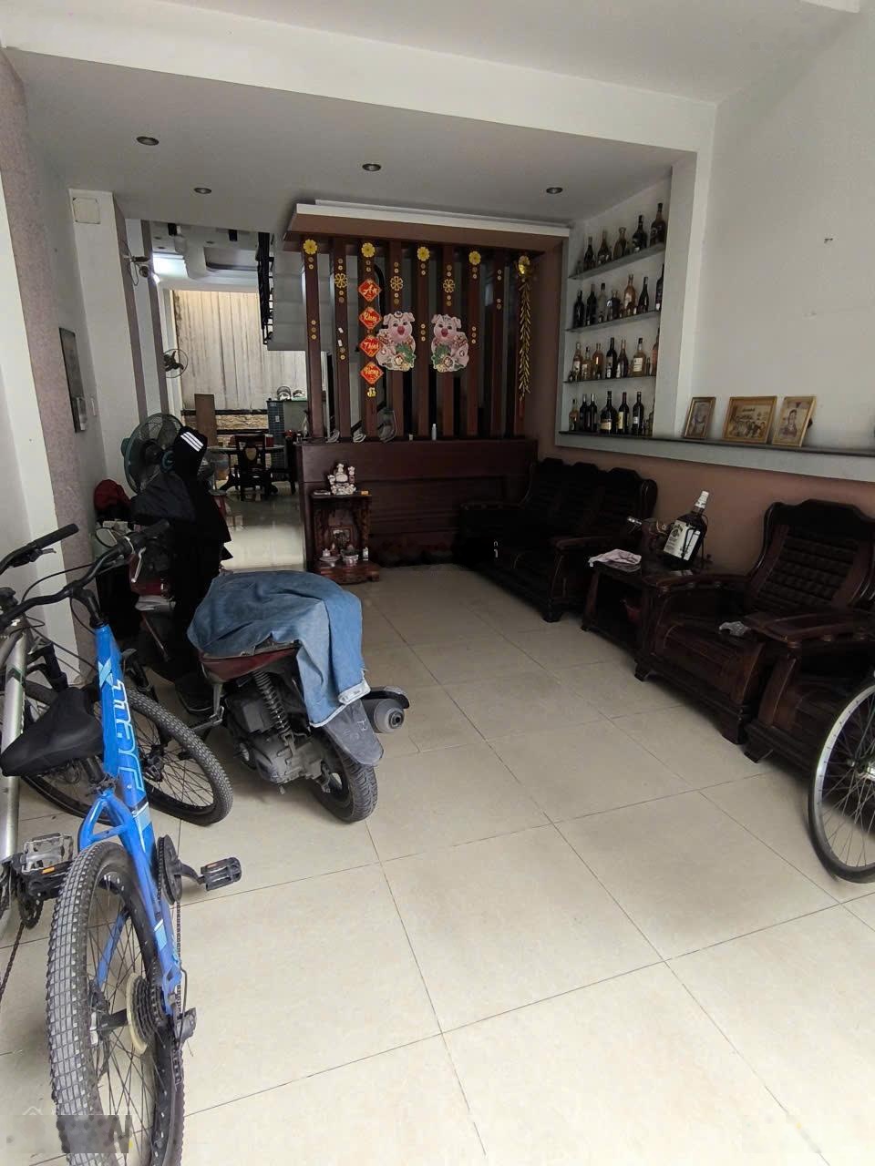 Nhà Nguyễn Hữu Dật, P. Tây Thạnh, Q.Tân Phú _ Diện tích: 4x18m _ Kết cấu: 1 Trệt, 1 Lửng, 2 Lầu