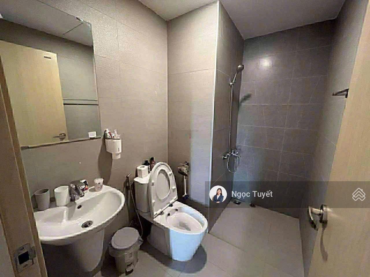 Chính chủ bán nhanh căn 2 ngủ 2 vệ sinh rẻ nhất thị trường chỉ 1,98 tỉ sẵn sổ. Lh e: 0359513806