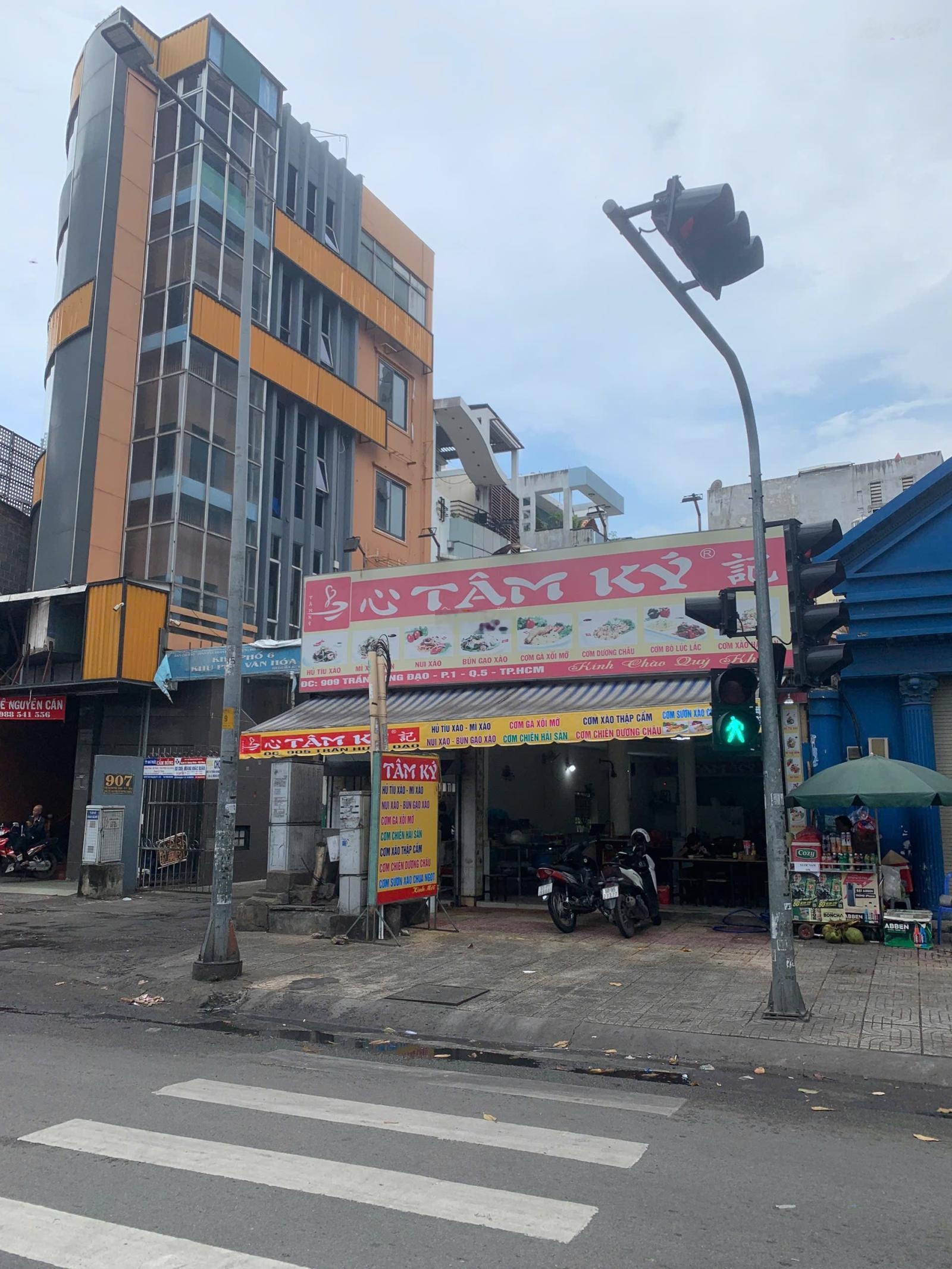 Vị trí đẹp giá rẻ,chủ cần bán nhà mặt tiền đường trần hưng đạo p1 quận 5.dt:8x20m2 giá 72 tỷ.